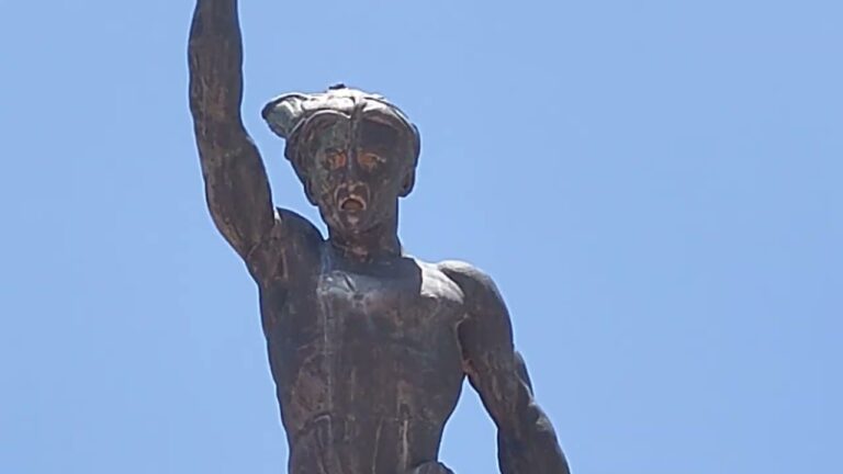 monumento a los héroes de la independencia