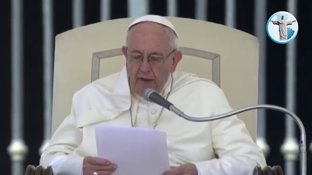 que significa el vestido blanco en el bautismo