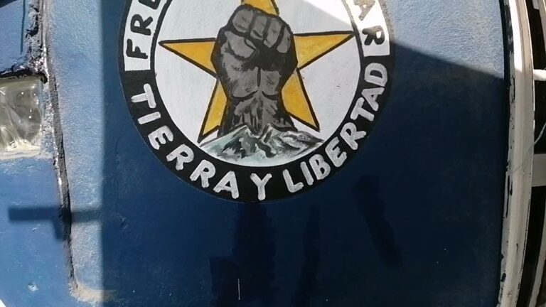 que significa la frase tierra y libertad