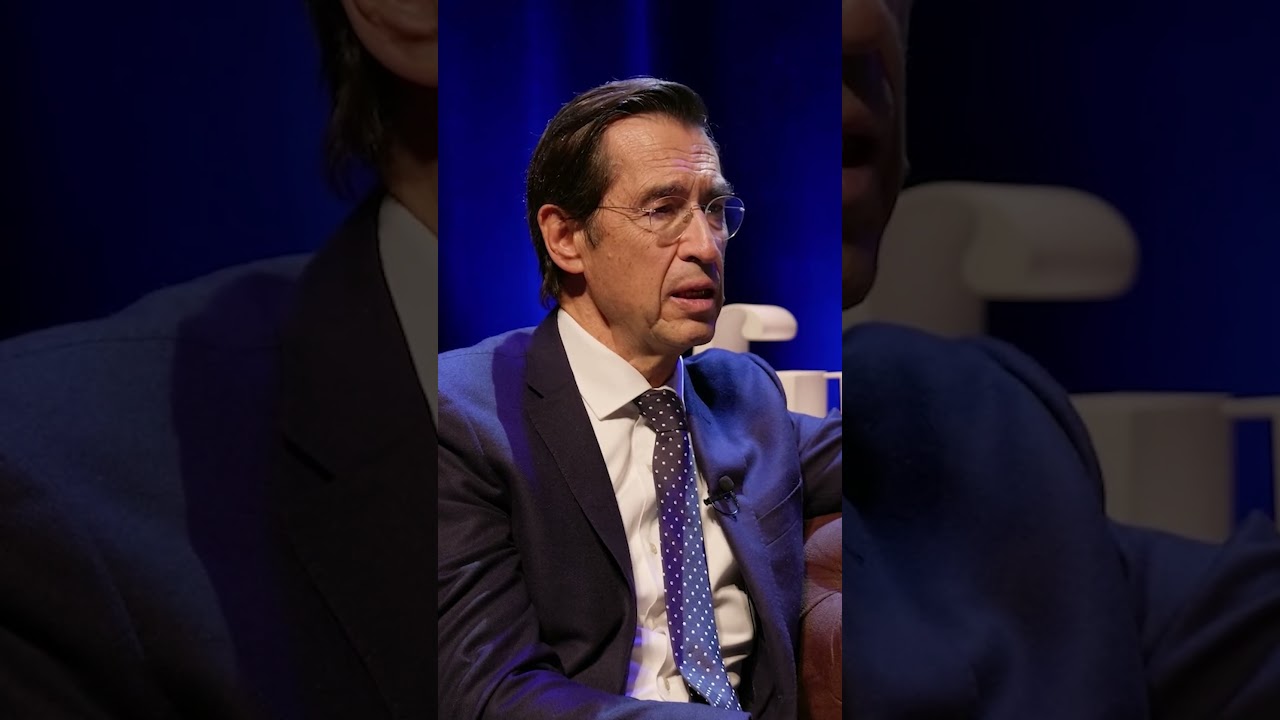 que tiene virtud de calmar los dolores